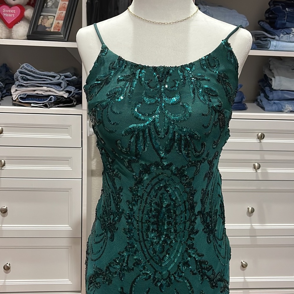 Formal Short Dress With Sequence And Open Back - image 3